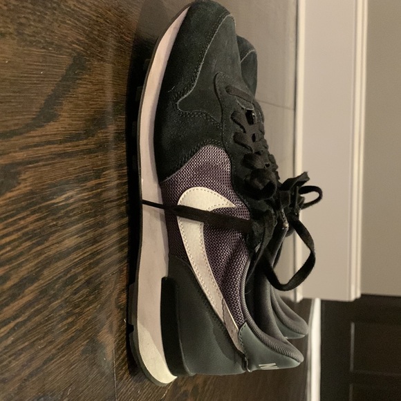 Nike internationalist women’s sneaker. Size 9. - Picture 3 of 7